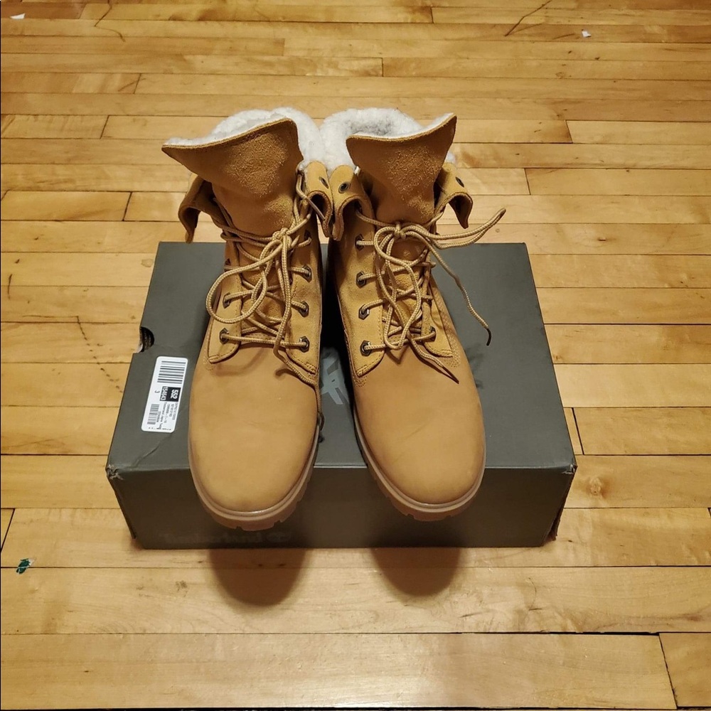Boots - Picture 3 of 8